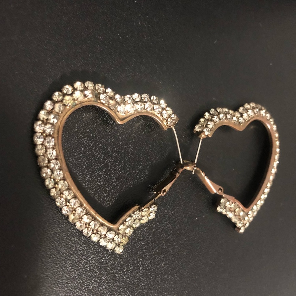 FREE WITH PURCHASE Heart shape earrings - Picture 2 of 6